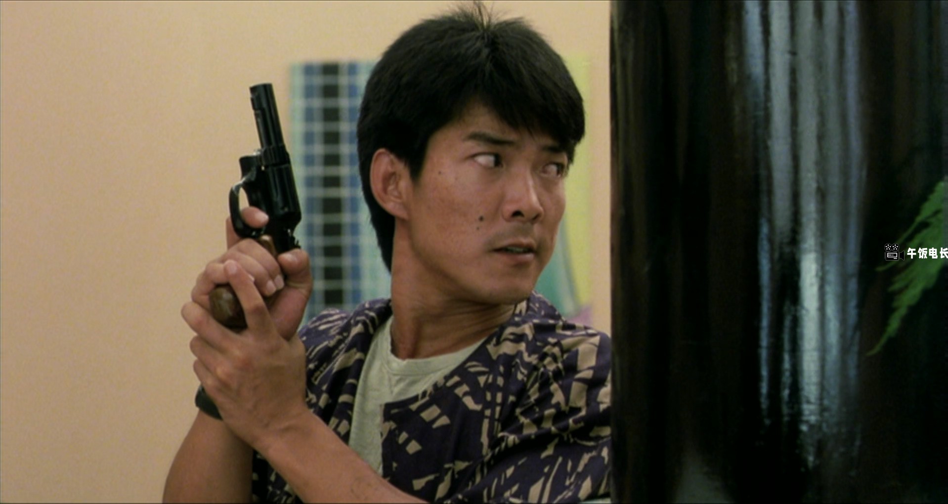 Twinkle.Twinkle.Lucky.Stars.1985.BluRay.1080p.x265.10bit.2Audio-MiniHD.mkv_20241.jpg