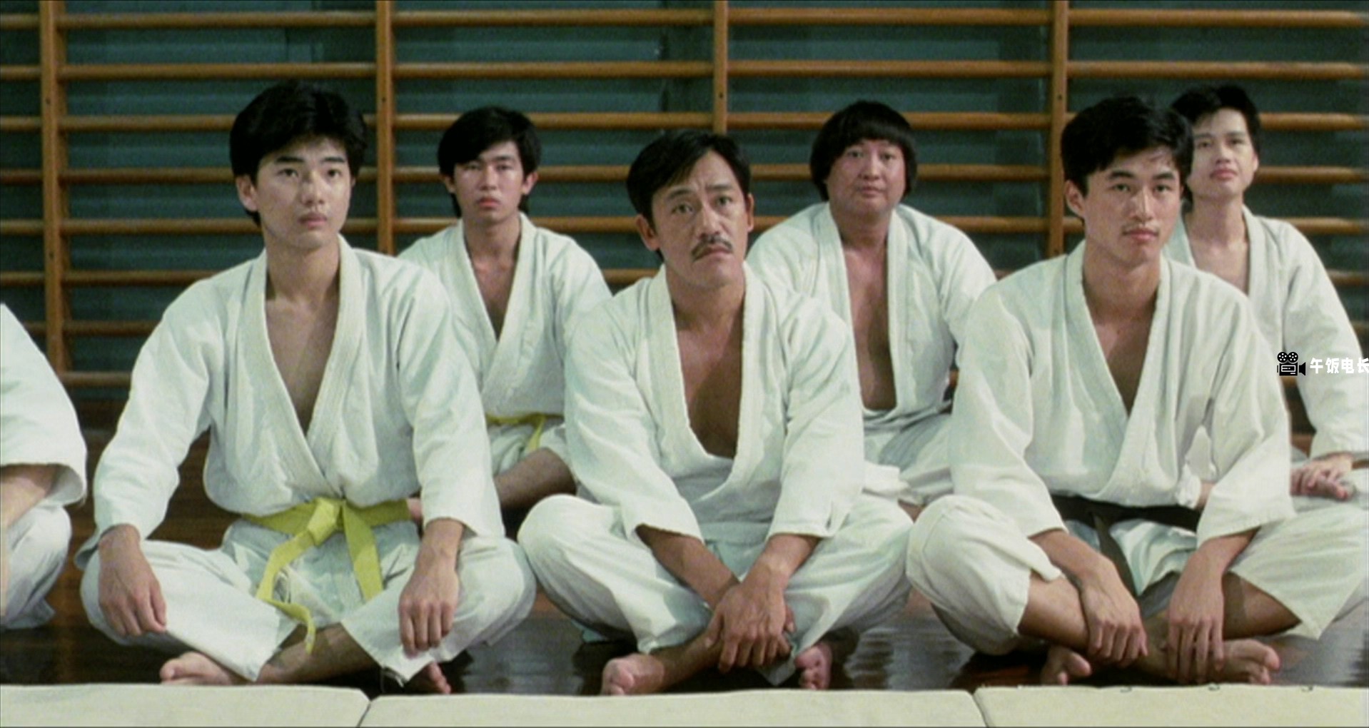 Twinkle.Twinkle.Lucky.Stars.1985.BluRay.1080p.x265.10bit.2Audio-MiniHD.mkv_20241.jpg