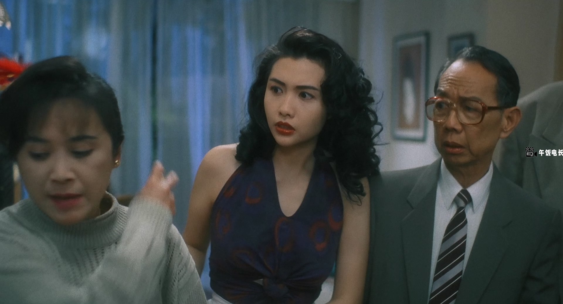 喷火女郎[国粤语中英字幕].She.Starts.the.Fire.1992.1080p.BluRay.x265.10bit.FLAC.2.jpg